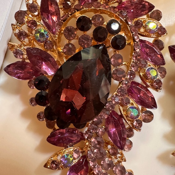 Set of 2 Stunning Multi Crystal and Rhinestone Encrusted Oversized Brooches - Picture 10 of 12